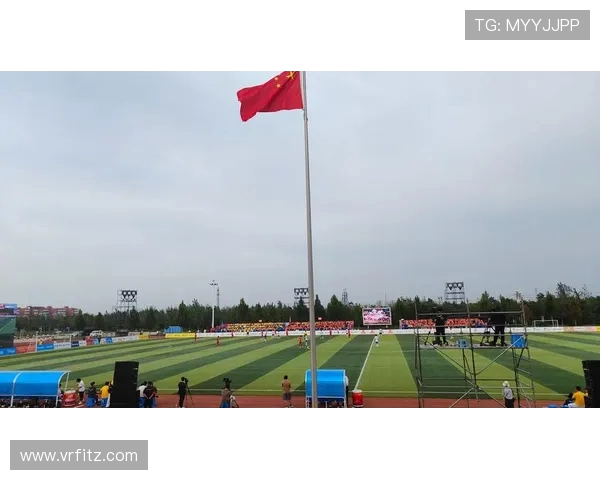 足球比赛中的前锋与中场配合策略